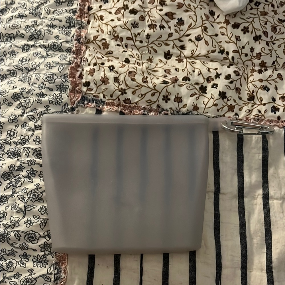 Resealable bag with carabiner